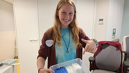 Menstruatieproducten Uitgiftepunt (MUP) in de bibliotheek van het Huis van de Gemeente